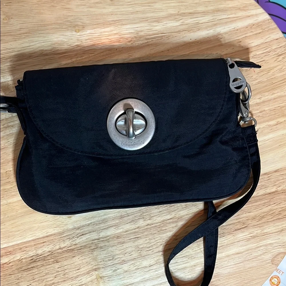 Baggallini Black and Tan Crossbody Bag